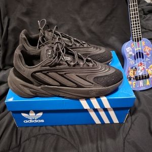 Adidas Ozelia